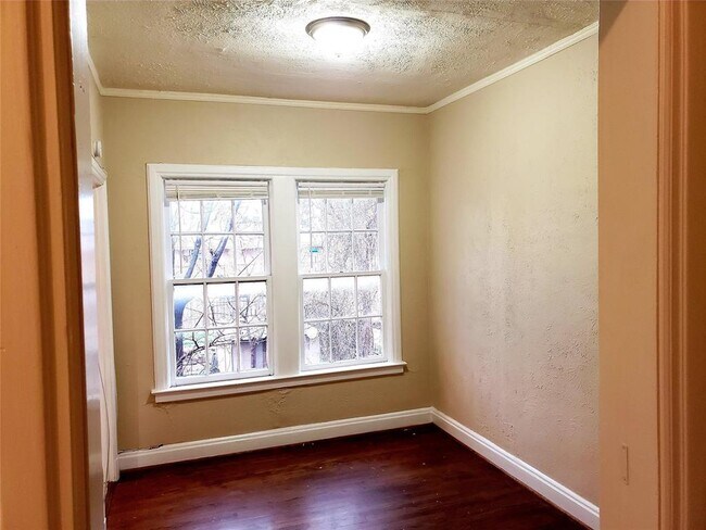 Building Photo - 4626 Columbia Ave
