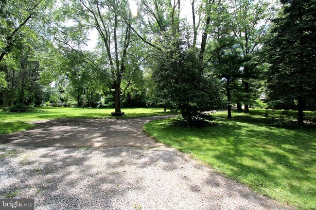 Foto del edificio - 400 W Monument Ave