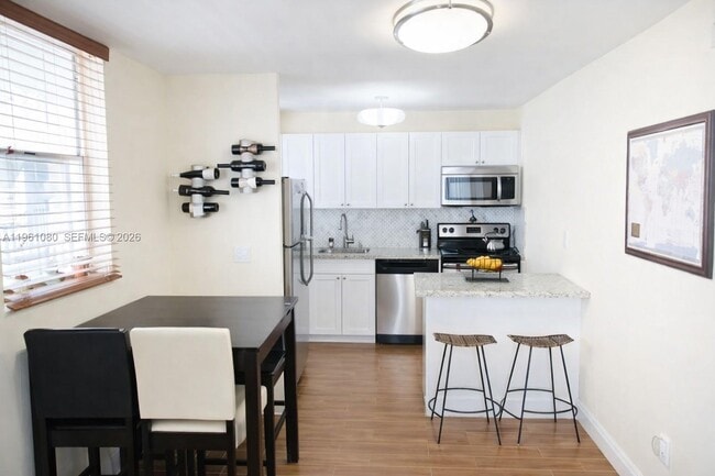 Building Photo - 1801 S Treasure Dr