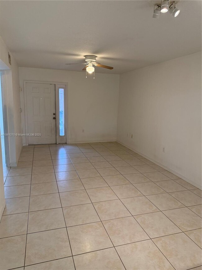 Foto del edificio - 1261 SE 28th Ct