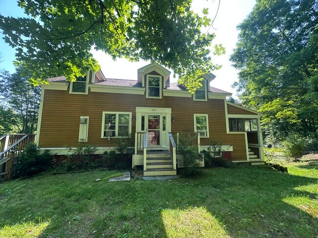 Building Photo - 560 S East St