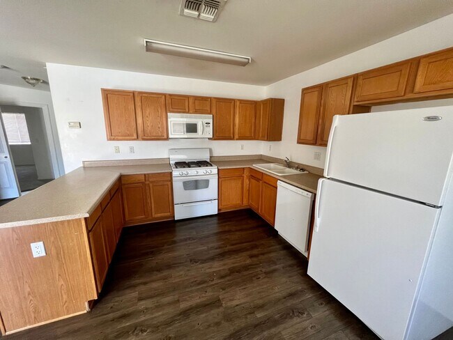 Building Photo - 6685 Ocotillo Ave