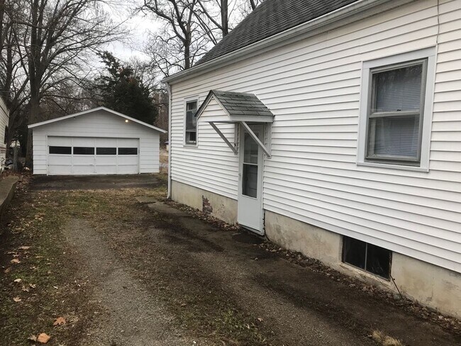 Foto del edificio - Cute 2 bedroom house next to park!