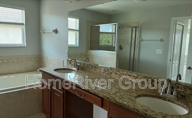 Foto del edificio - 20146 Oakflower Ave