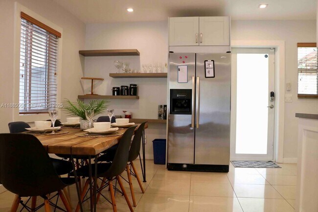 Foto del edificio - 601 NW 116th St