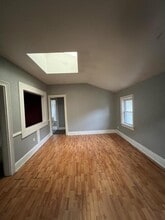 Building Photo - 338 W 10th St