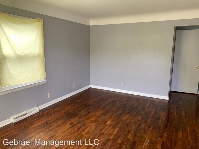 Building Photo - 995 S Ballenger Hwy