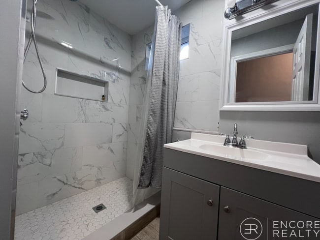 Building Photo - 376 Riverway