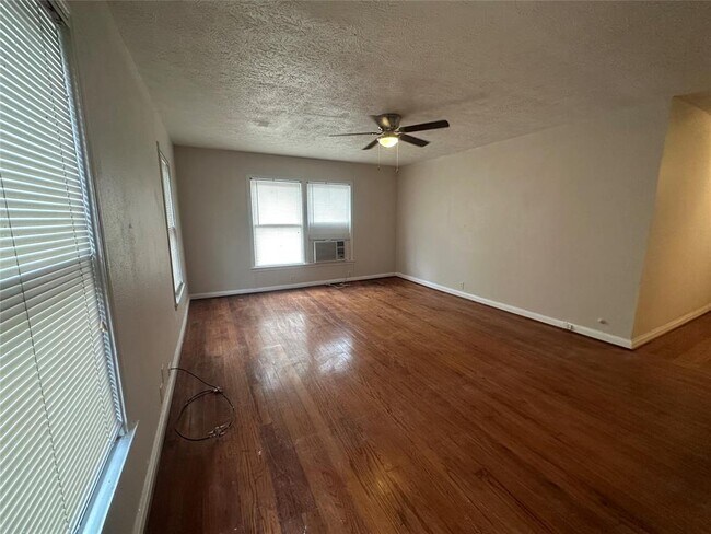 Foto del edificio - 4410 Roseland St