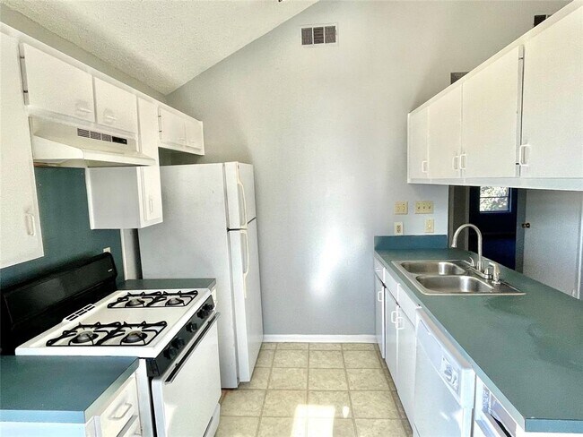 Foto del edificio - 3320 Blumie St