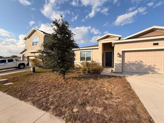 Building Photo - Rare find In-Law suite Home! Single family house with Separate entry and kitchen, laundry set!