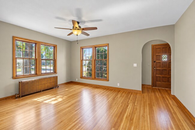 Foto del edificio - 20640 Howland Ave W