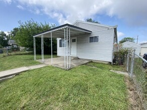 Building Photo - 815 S Calumet St