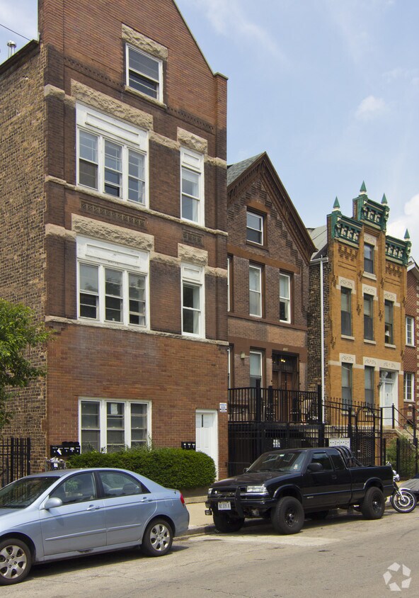 Building Photo - 1330 N Cleaver Ave