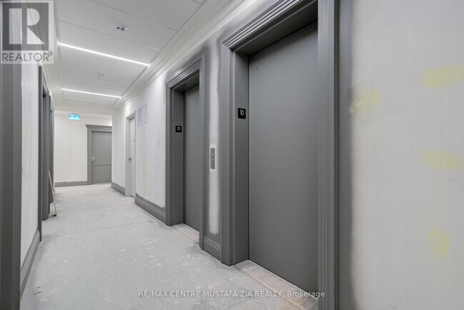 Photo du bâtiment - 30 Elm Dr W