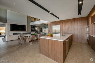 Building Photo - 810 Dragons Eye Dr