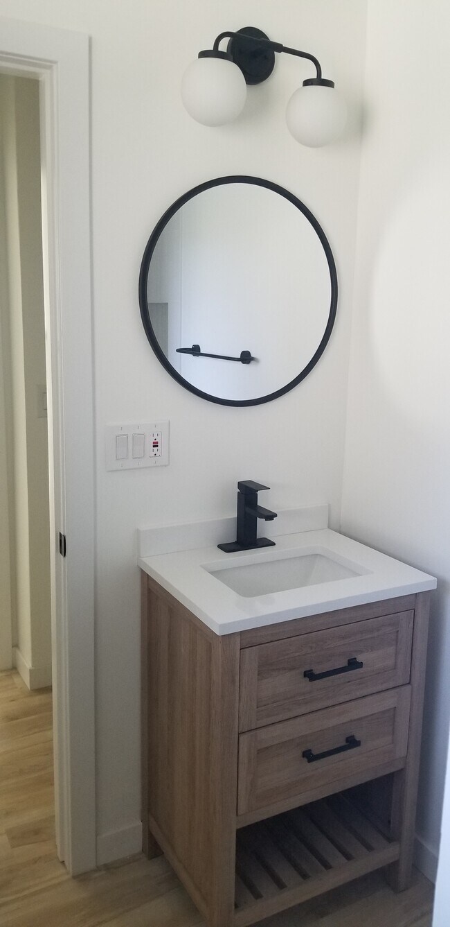 Guest Bathroom - 2105 Glen Heather Way