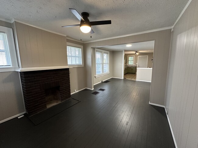 Building Photo - 424 Cherry St