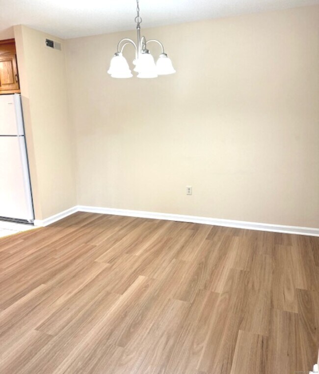 Foto del edificio - 25 Old Turnpike Rd