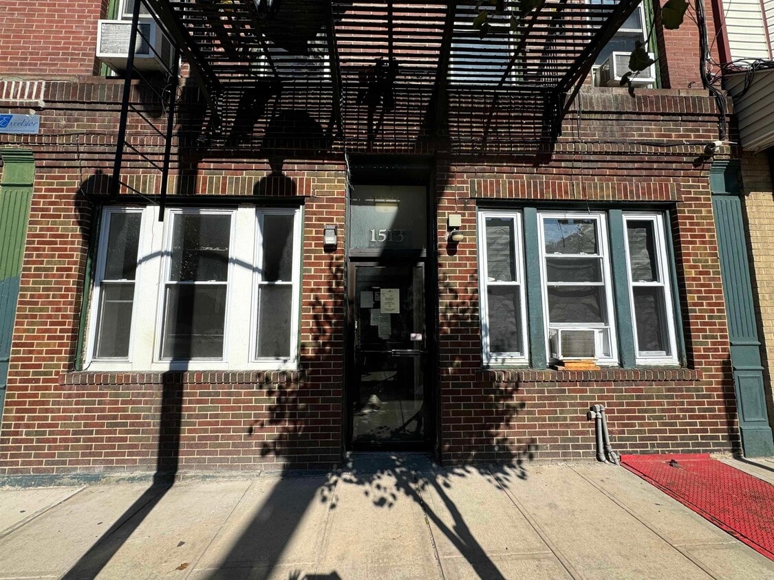 Foto principal - 1513 Summit Ave