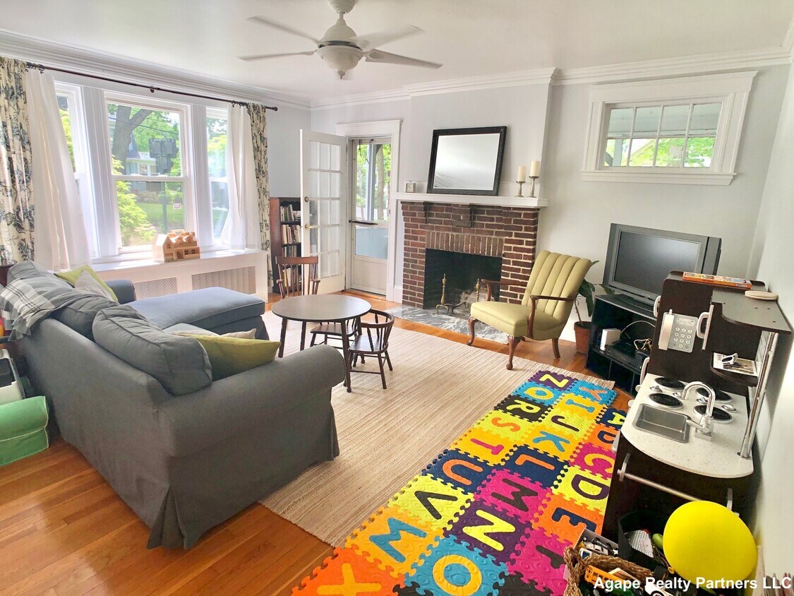 Foto principal - 141 Parker St