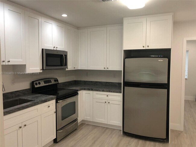 Building Photo - 11051 SW 79th Ave