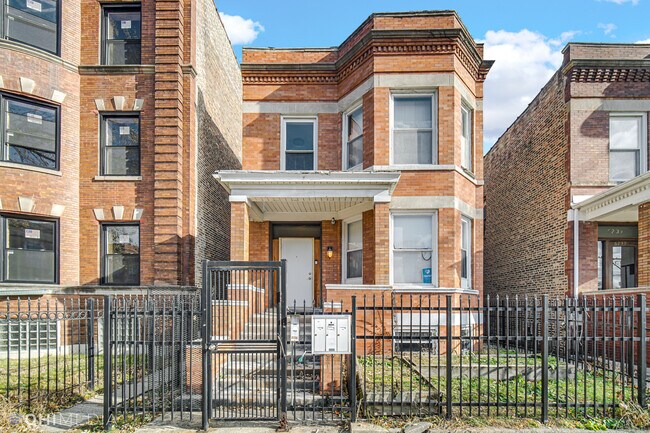 Building Photo - 6237 S Langley Ave