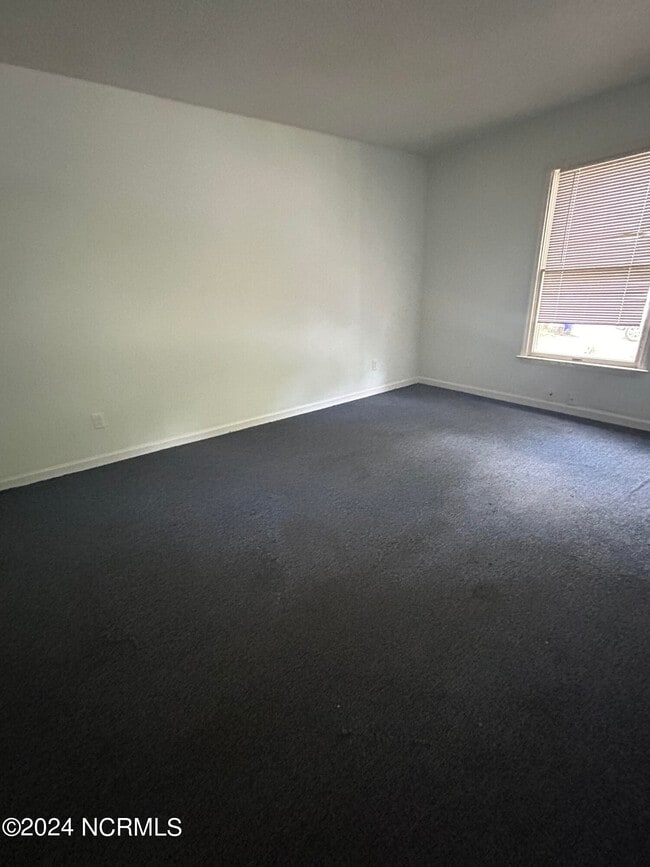Building Photo - 208 Lindbeth Dr
