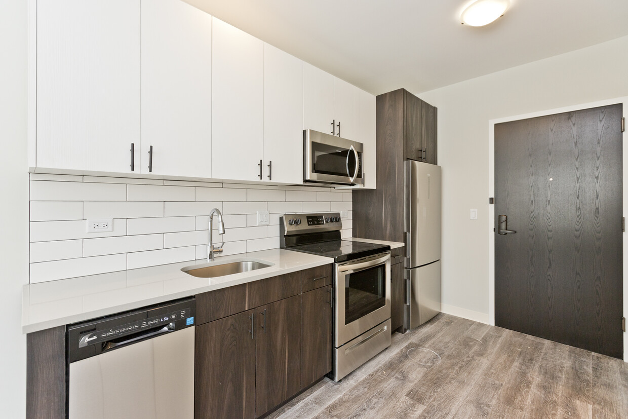 Foto principal - 6159 N Broadway