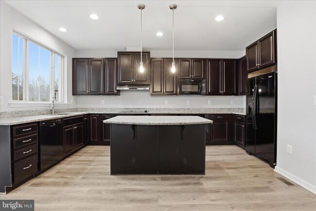 Foto del edificio - 33 Forge Mill Rd