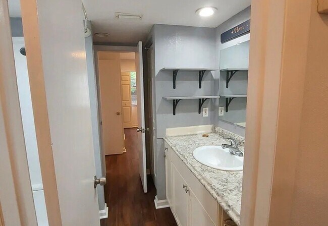 Foto del edificio - 824 Valencia Ave