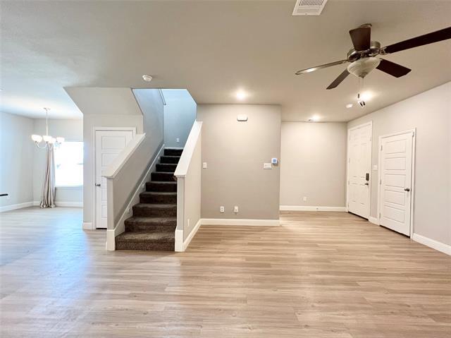 Building Photo - 5000-5002 Villas Dr