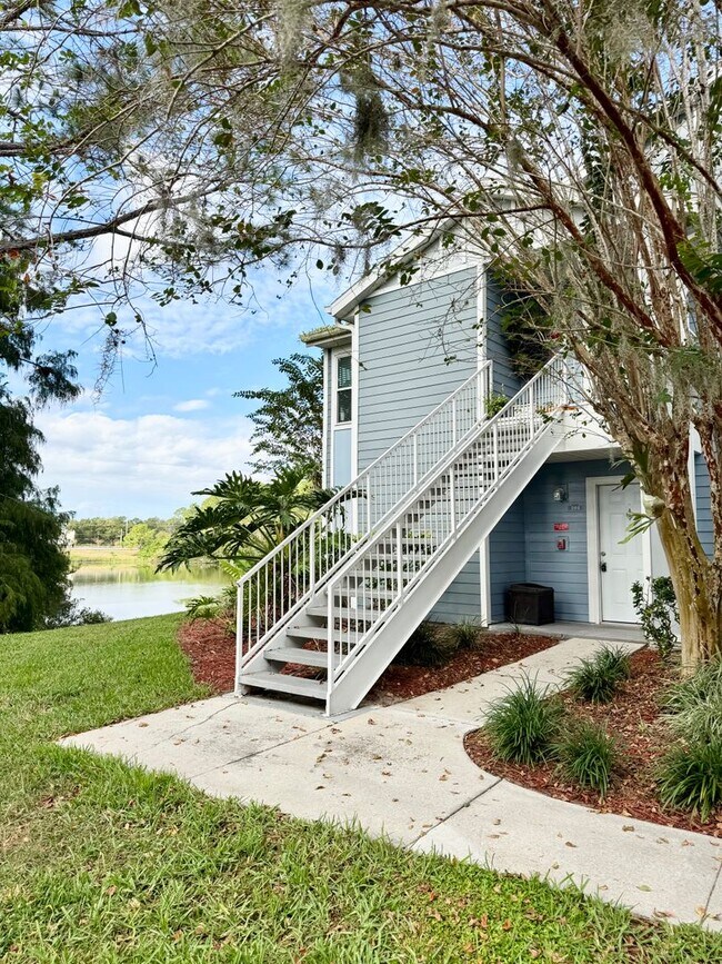 Foto del edificio - Beautiful 2 bedroom/2 bathroom corner condo in gated Regency Park!