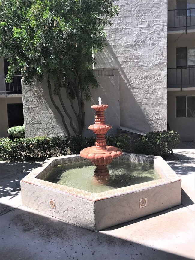 Photo - **FABULOUS- 1br/1ba CONDO (CAMELBACK & ARCADIA)