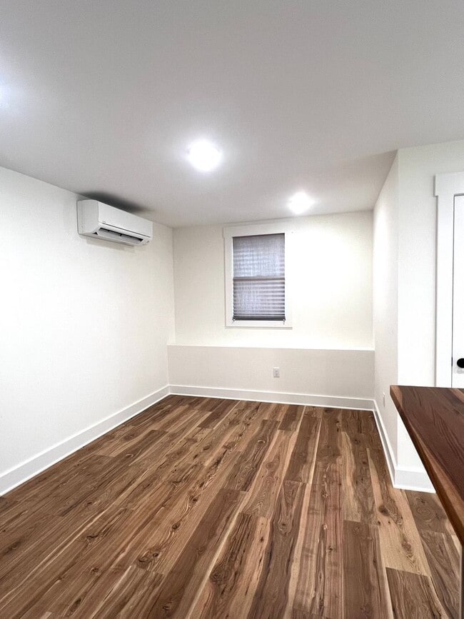 Building Photo - 10 Phifer St