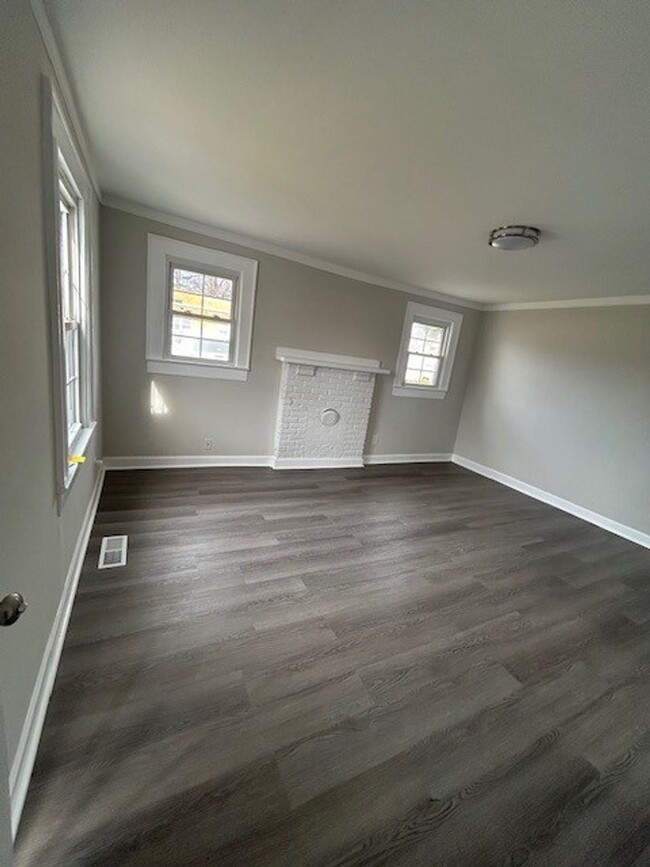 Building Photo - READY TO MOVE IN! 2 Beds 1 Baths!