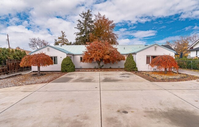 Building Photo - 908 Bryan St