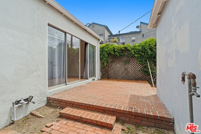 Foto del edificio - 11813 Gateway Blvd