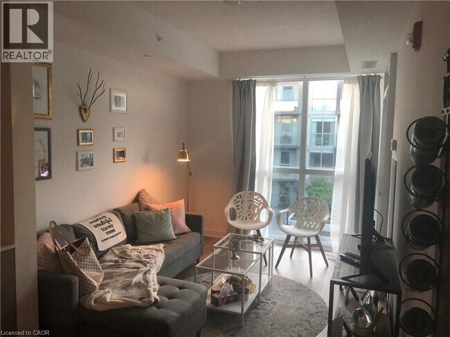 Photo du bâtiment - 5260 Dundas St