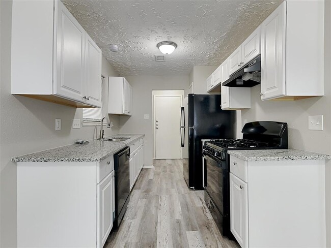 Building Photo - 11122 Drakeland Dr