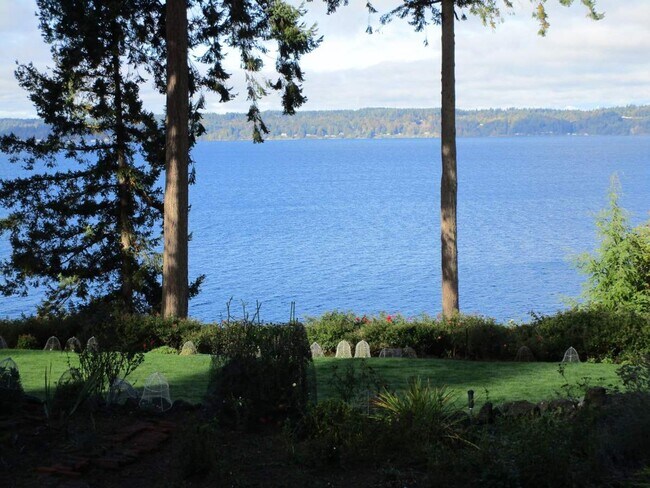 Foto del edificio - 3722 Forest Beach Dr NW