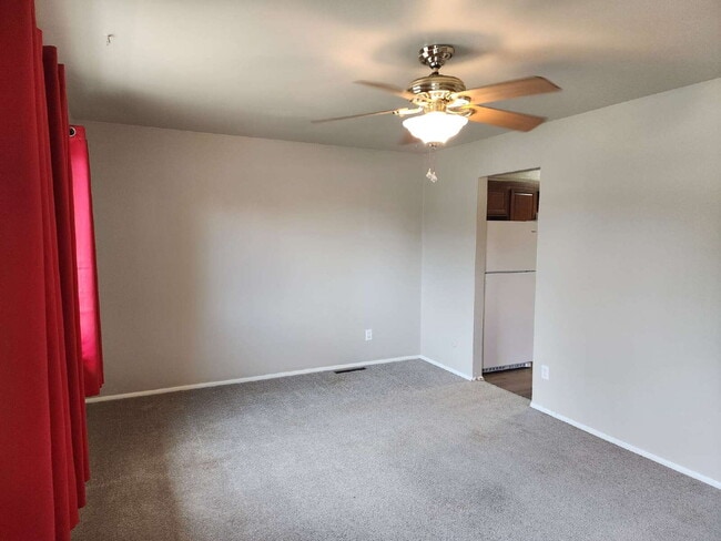 Building Photo - "Charming 4-Bed Home with 1.75 Baths in Co...