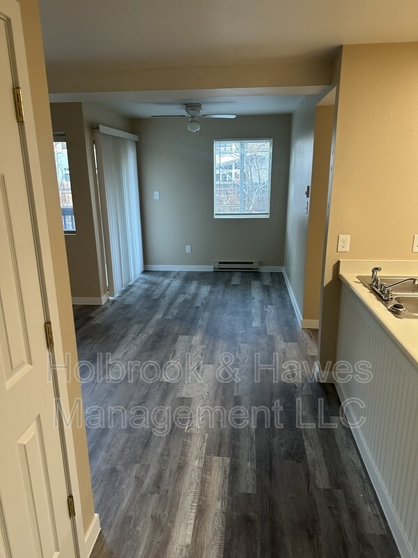 Foto del edificio - 4531 Boardwalk Dr