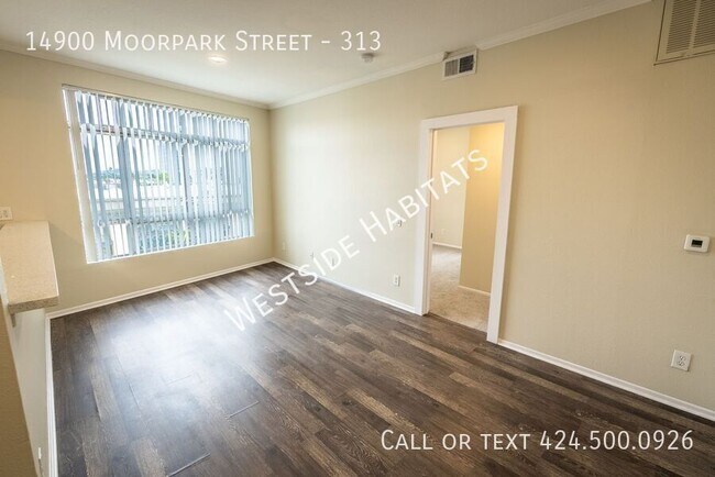 Foto del edificio - 14900 Moorpark St