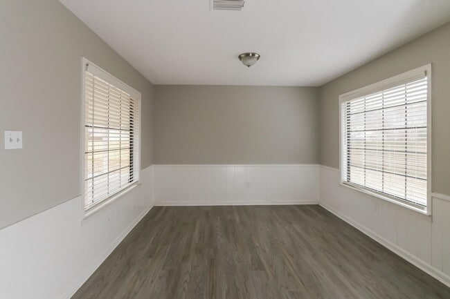 Building Photo - 4652 Benoit Dr