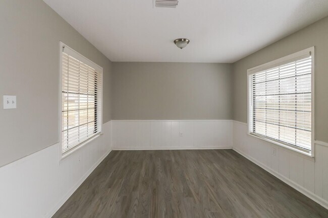 Foto del edificio - 4652 Benoit Dr