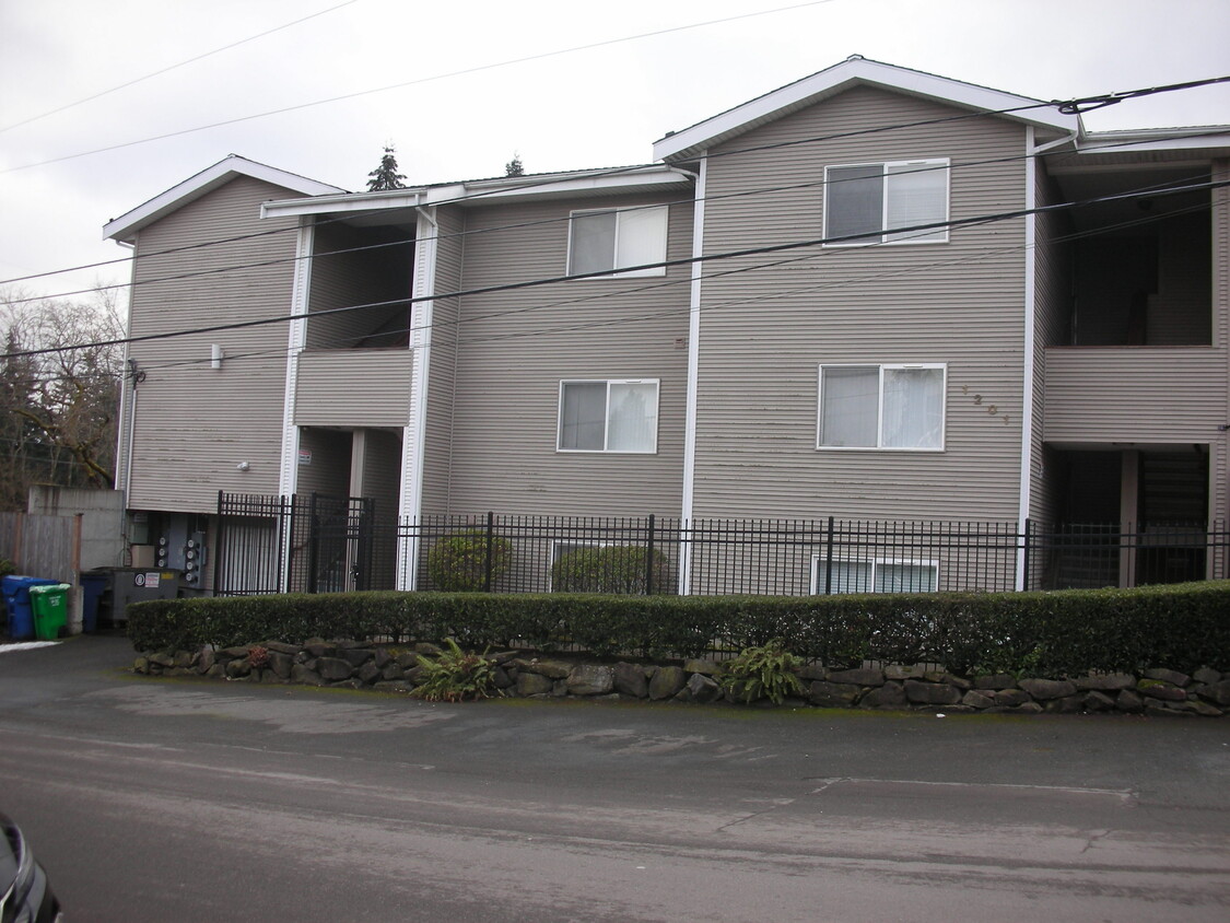 Primary Photo - 1201 N 143rd St