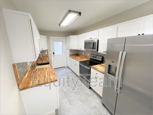 Foto del edificio - 4723 Peabody Ave