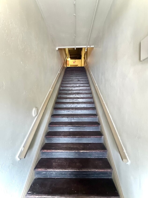 Building Photo - 519 Main St