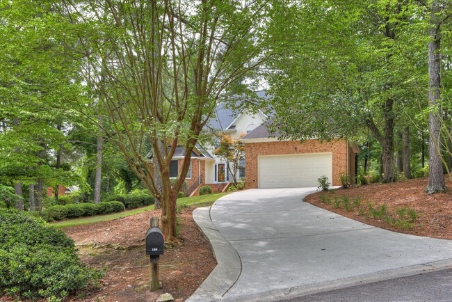 Foto del edificio - 126 Dewberry Ln
